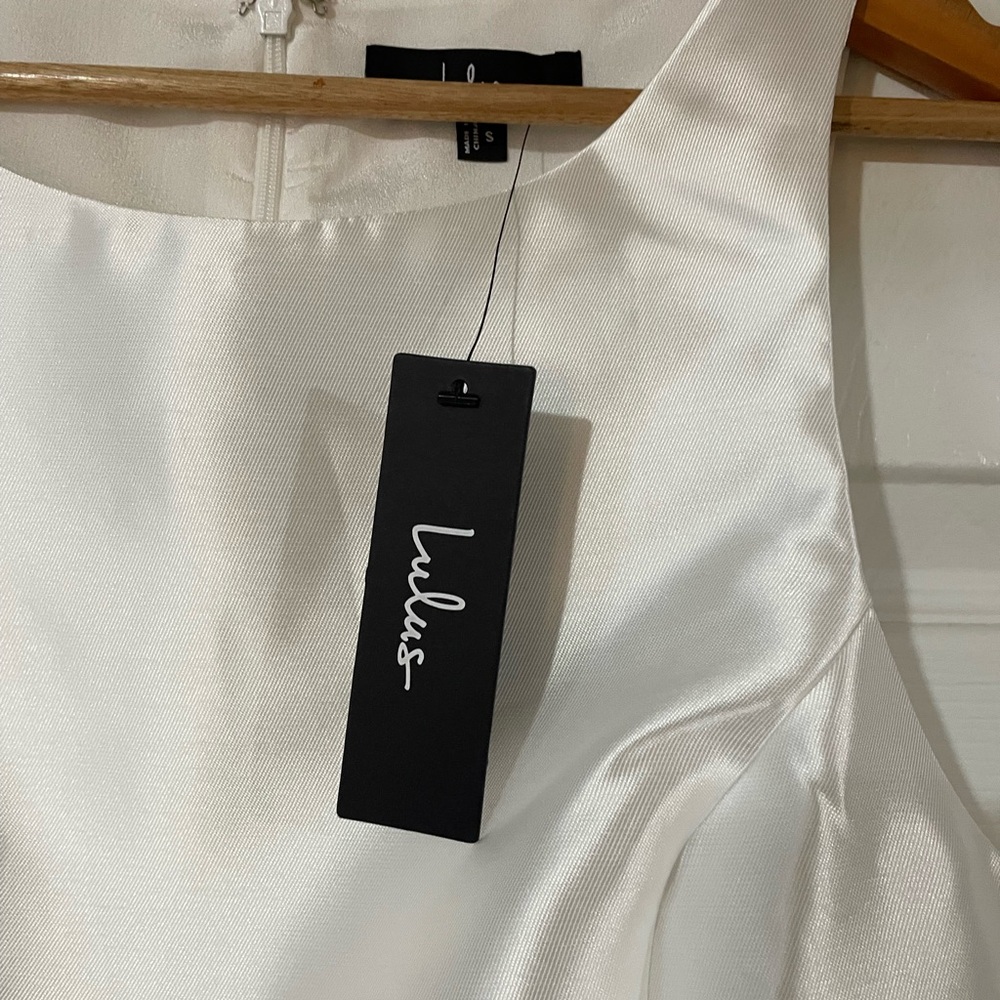 Elegant White Mini Dress with Bow Accents - Picture 8 of 11